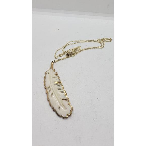 Vintage Feather Pendant Necklace Long Boho 24k Gold Edge Tiger Lily Gold Chain - Picture 3 of 7